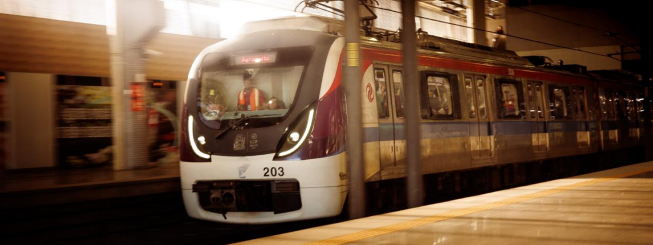 Imagem do trem do Metrô de Salvador e Lauro de Freitas, operado pela Metrô Bahia.